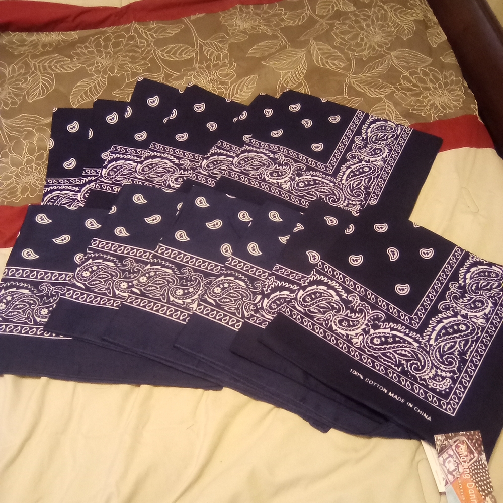 20 Navy Blue Paisley Bandanas